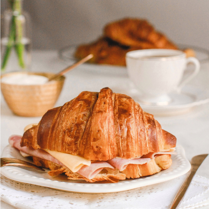 Croissant con Jamón y queso