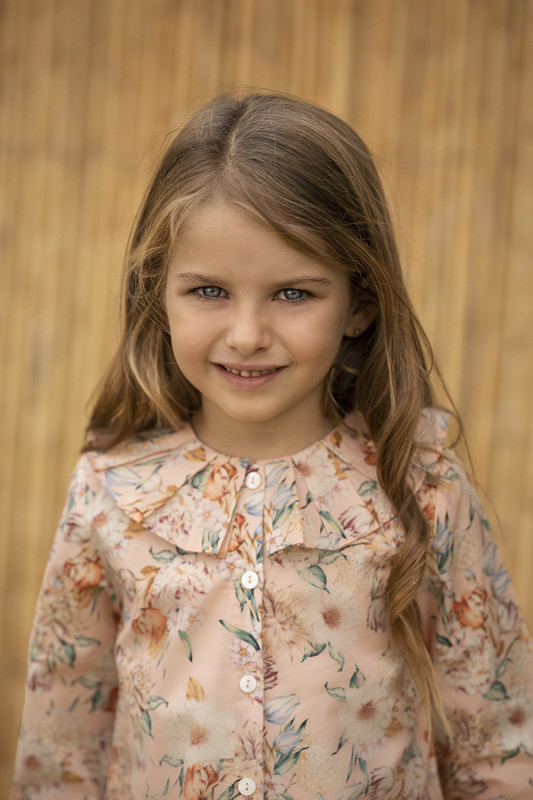 Blusa con cuello de liberty