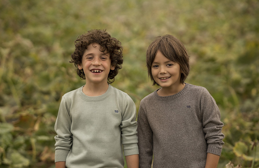 sweater basico con logo verde