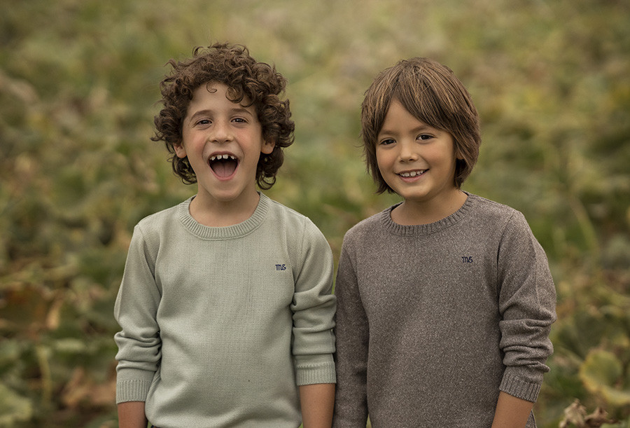 sweater basico con logo verde