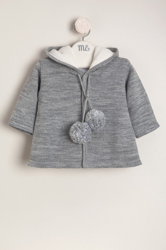 campera tejida con pompones gris