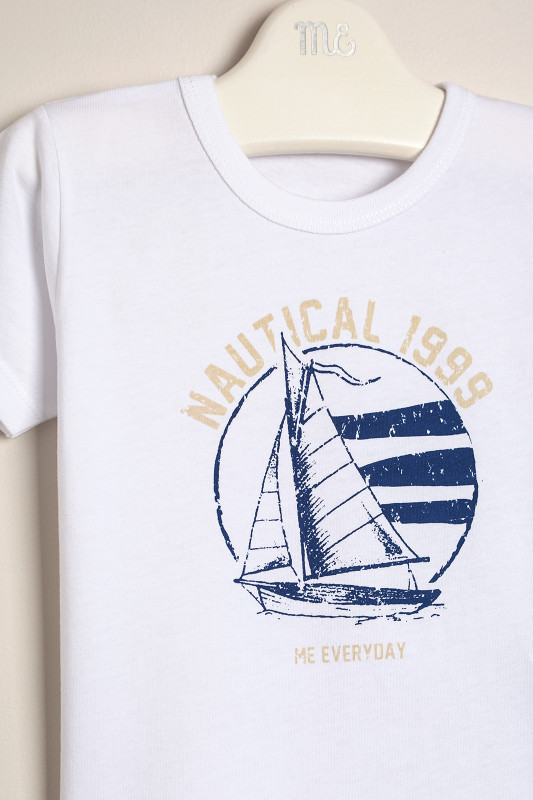 remera estampada barco