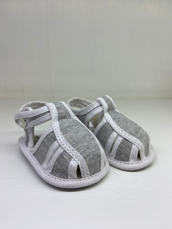 sandalia bebe tira pique gris