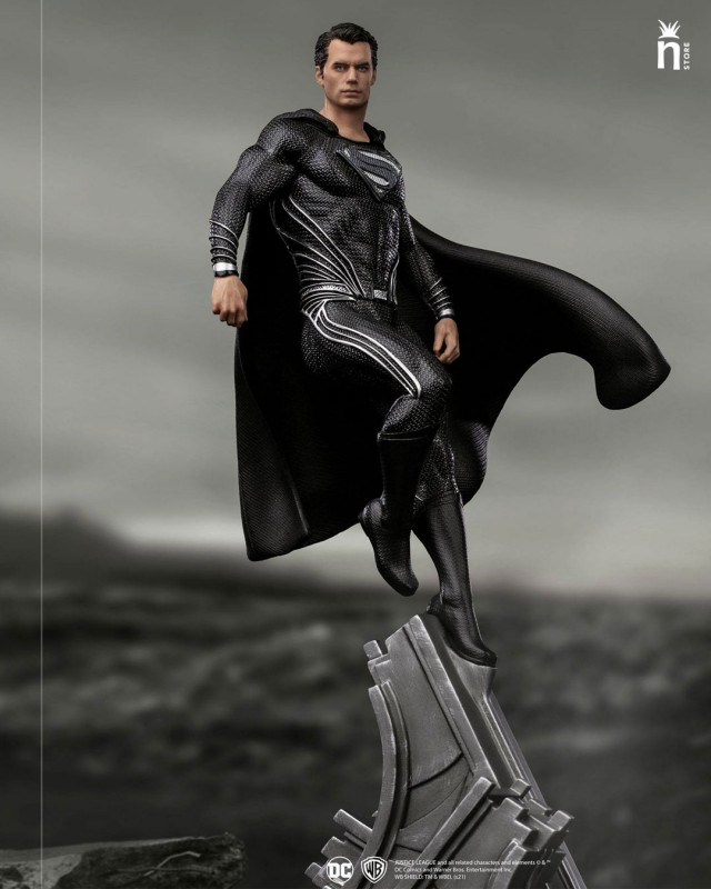 Superman Black Suit - Zack Snyder’s Justice League escala 1/10 by Iron Studios