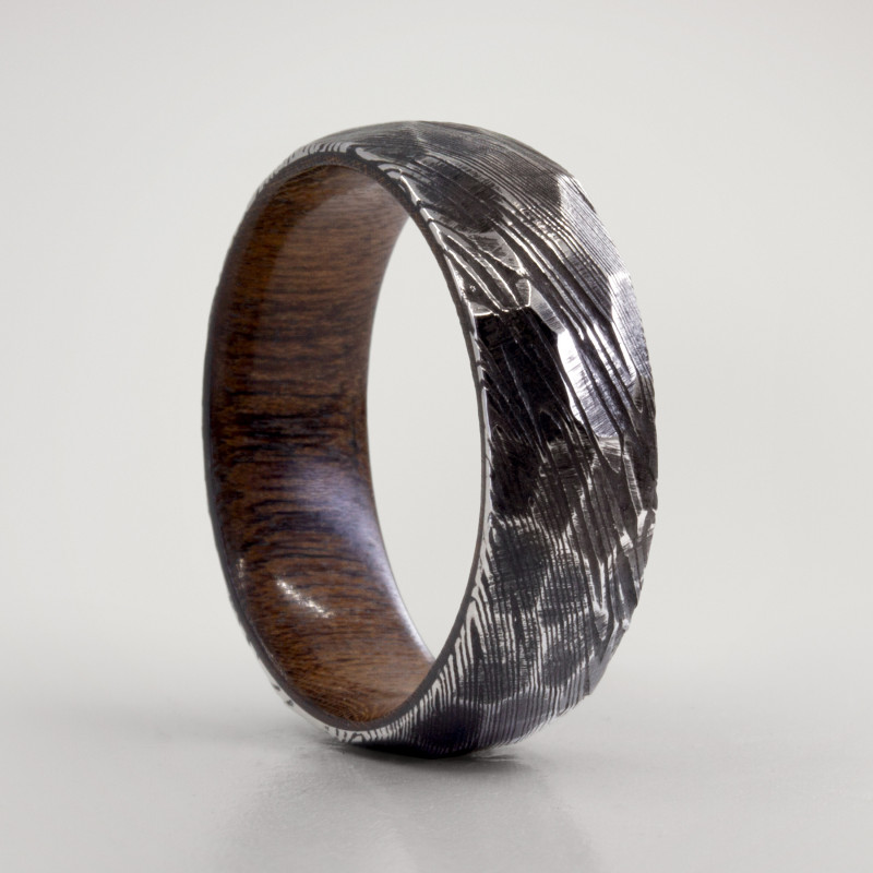 ANILLO MARTILLADO DAMASCO Y MADERA