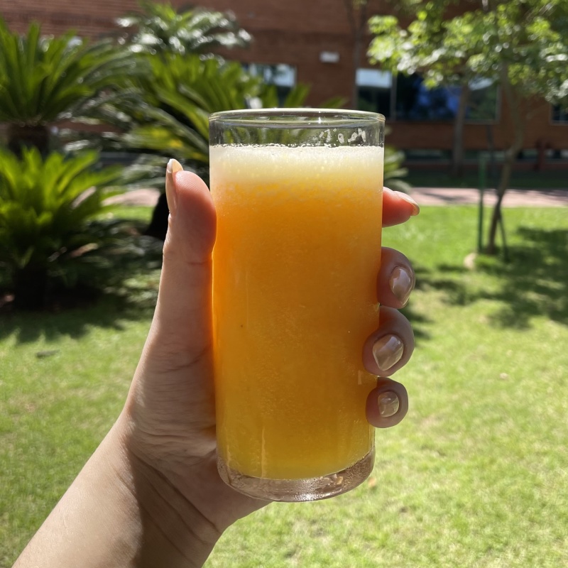 Jugo de naranja y kiwi